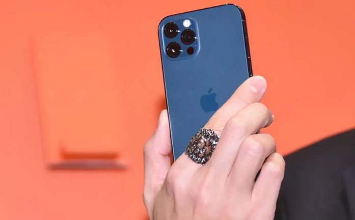 萨嘎苹果手机维修分享iPhone12系列重启方法教程 